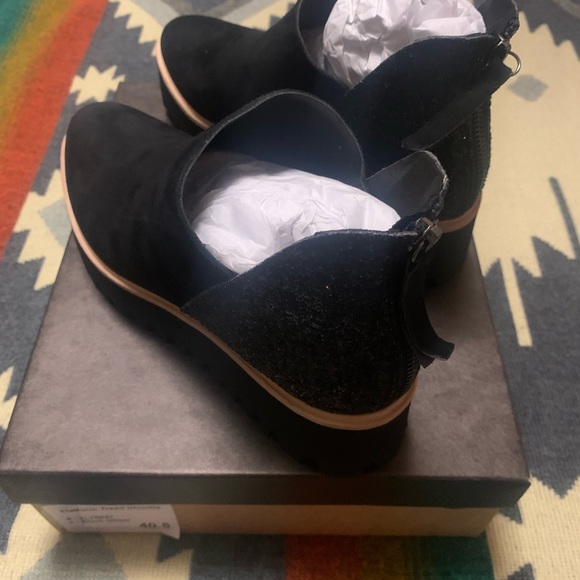 New All Black platform shoes 40.5 (Euro)/ 9.5 (US W) w/ shiny heel and zipper. - Picture 5 of 7